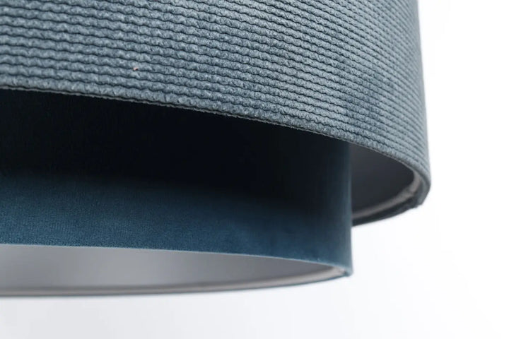 Suspension luminaire doblo classic en tissu bleu clair avec abat-jour texturé bleu ardoise et doublure intérieure bleu profond