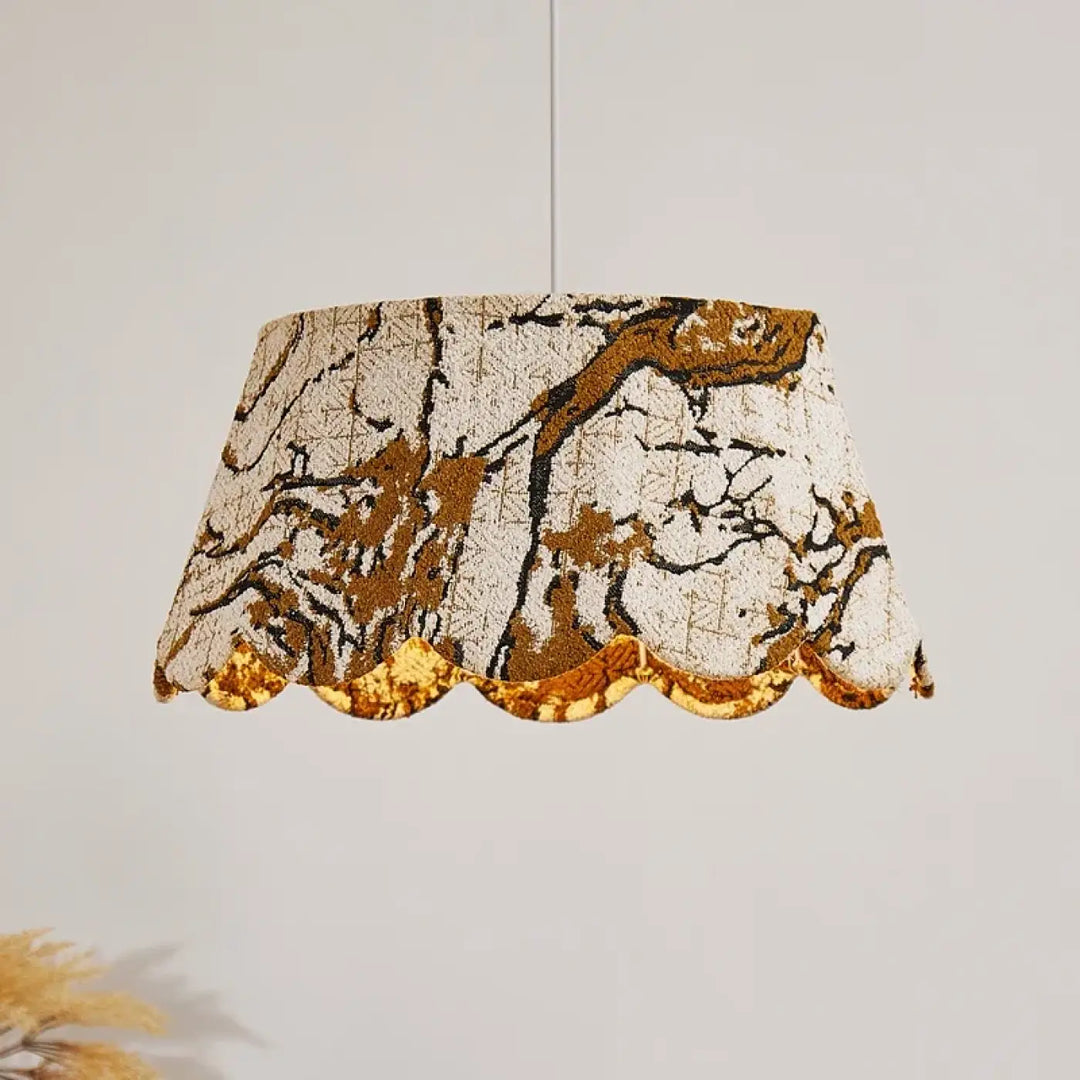 Suspension luminaire en tissu brodé motifs dorés élégants