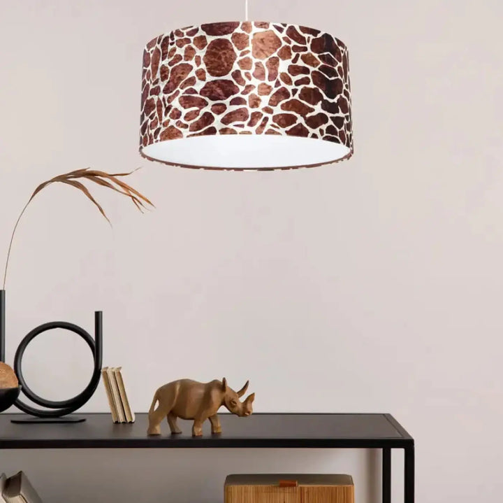 Suspension luminaire cylindrique avec motif girafe marron clair blanc en tissu girafe marron lisse