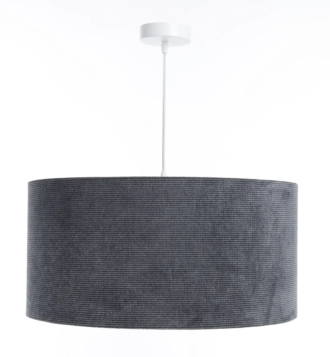 Suspension luminaire gris avec abat-jour cylindrique en tissu graphite tissé au-dessus d’une table