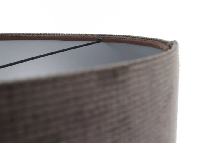 Suspension luminaire tissu gris marron avec abat-jour en velours structuré gris marron à couture renforcée