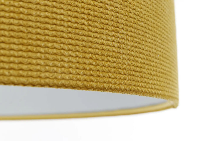 Suspension luminaire en tissu jaune moutarde avec motif tricoté texturé et doublure intérieure blanche lisse pour décoration intérieure