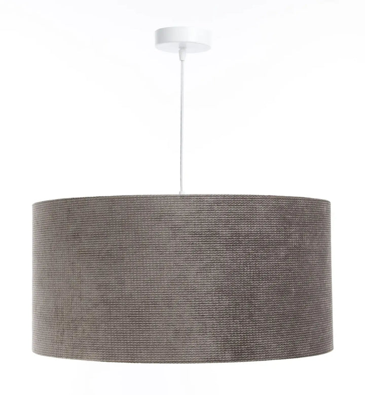 Suspension luminaire en tissu marron avec structure grise participe à créer une ambiance élégante et moderne