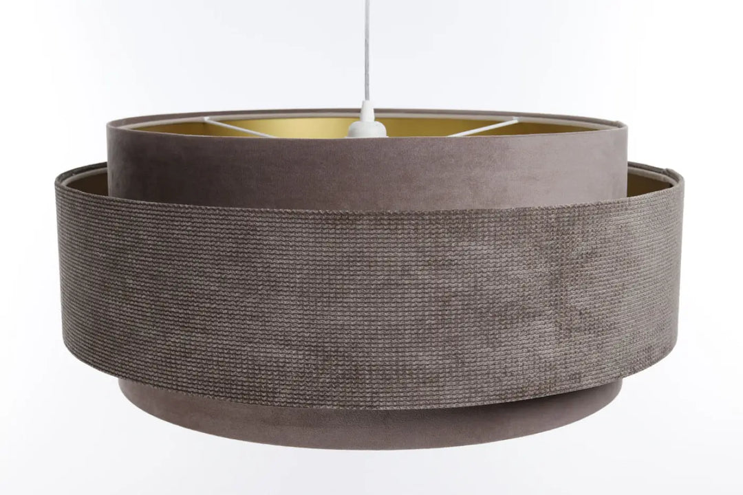 Suspension luminaire doblo classic avec tissu moka gris texturé et intérieur doré chaleureux participe pleinement à léclairage moderne