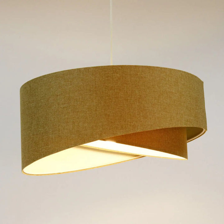 Suspension luminaire en tissu moutarde avec un design sculptural circulaire superposé moderne galactic boho elegant