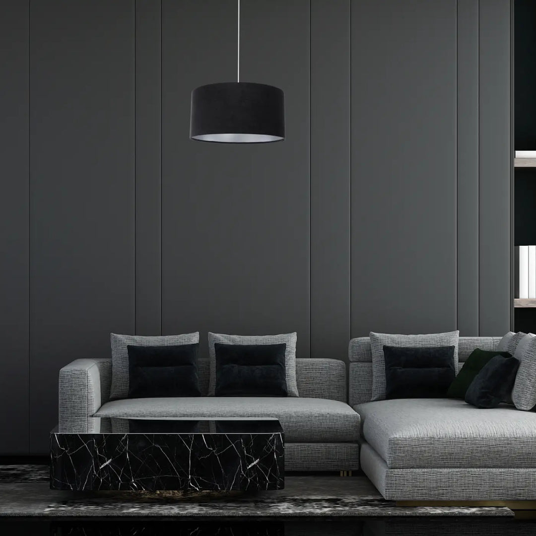 Suspension luminaire glamour structural velour noir avec bord argent et tissu noir style moderne chic