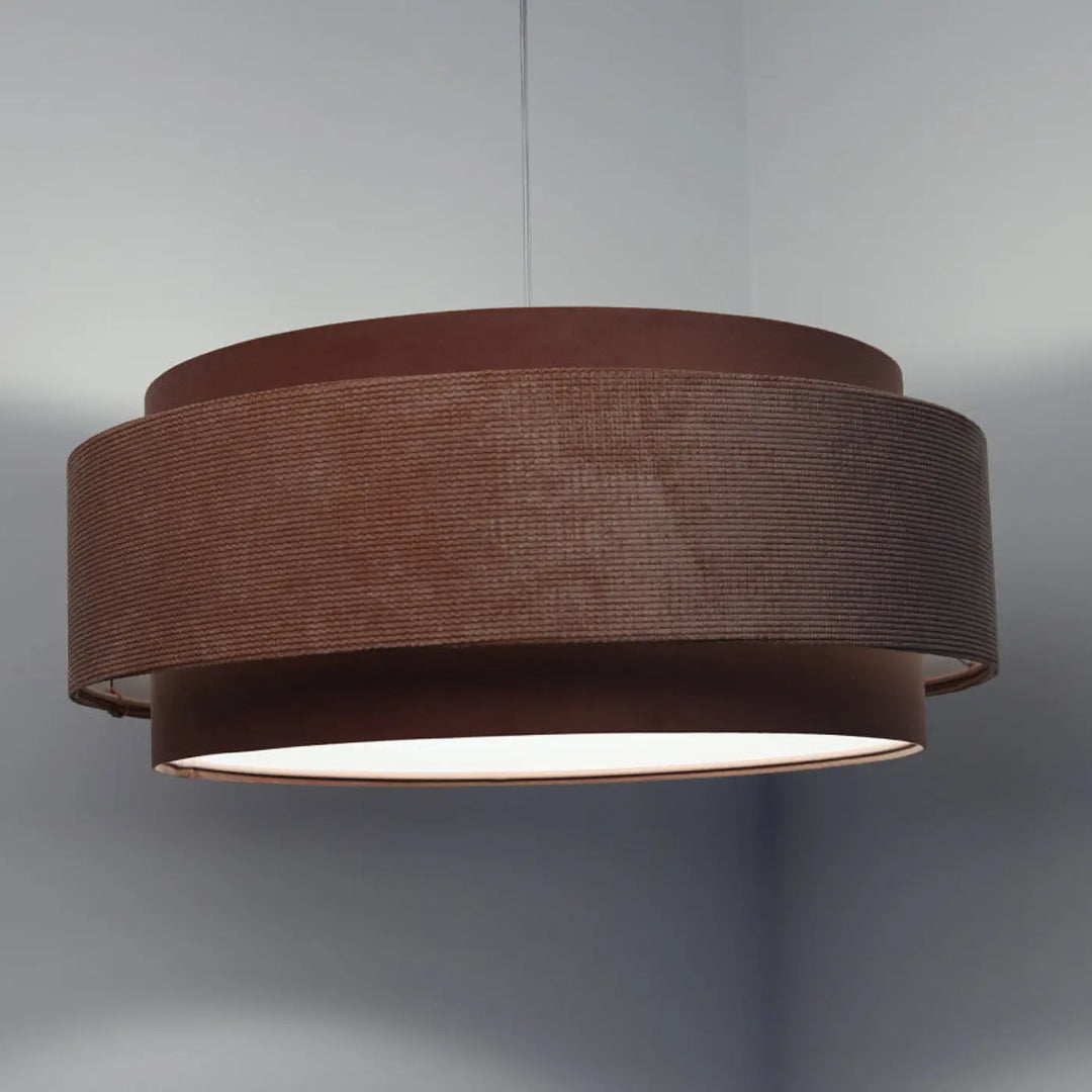 Suspension luminaire doblo classic en tissu rose et blanc aux finitions avec design circulaire superposé en texture tissée marron