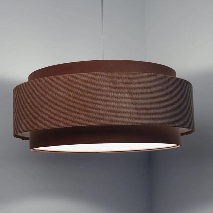 Suspension luminaire doblo classic en tissu rose et blanc aux finitions avec design circulaire superposé en texture tissée marron