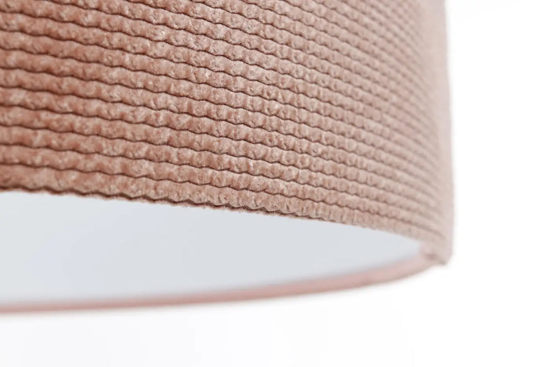 Suspension luminaire avec abat-jour tissu rose en velours structuré style moderne chic blush pâle