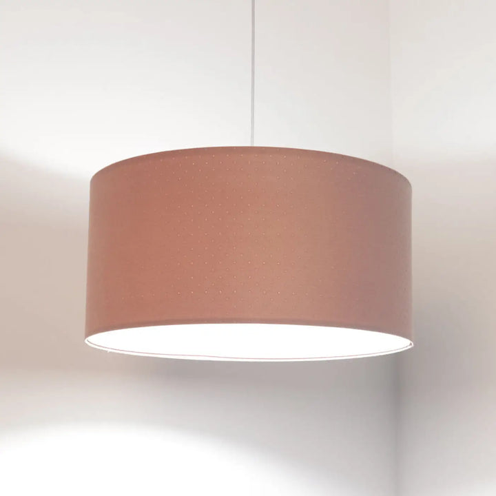 Suspension luminaire classic jasmin tissu rose avec design cylindrique terracotta et texture fine en points