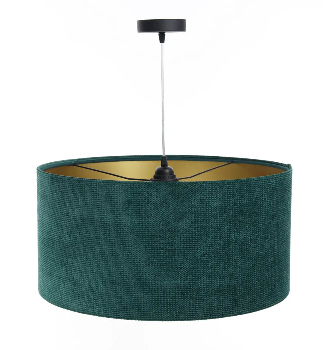 Suspension luminaire en tissu vert texturé velours avec intérieur doré et structure métallique noire style moderne chic