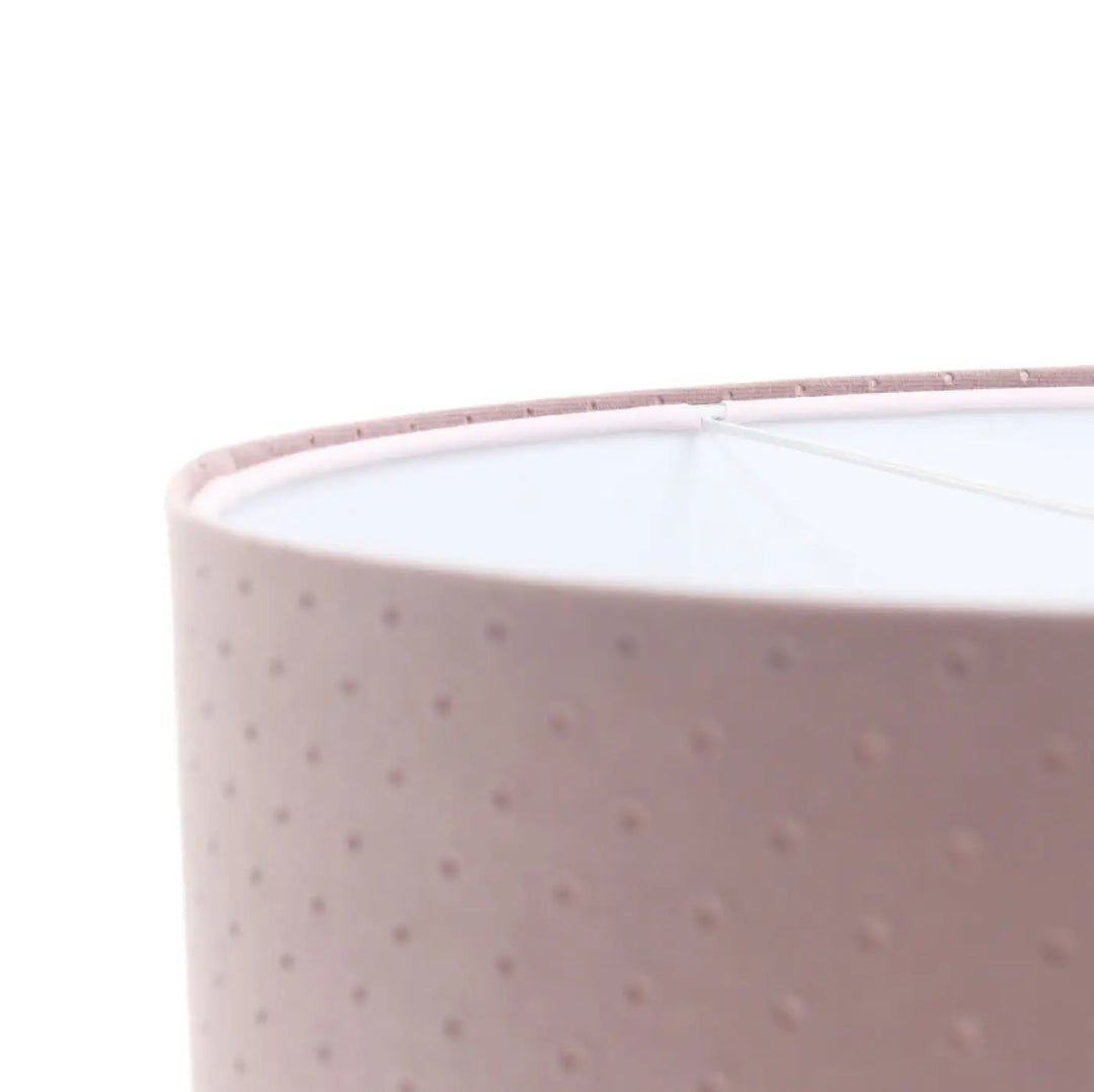 Suspension luminaire classic jasmin violet clair avec abat-jour rose poudré en tissu violet à texture discrète ponctuée