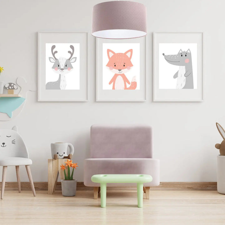 Suspension luminaire classic jasmin en violet clair avec fauteuil en tissu violet pastel et pieds en bois