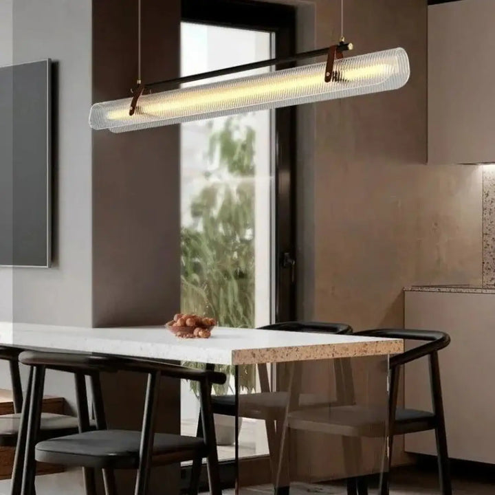 Suspension luminaire rizor avec corps en verre cannelé translucide et accents métal finition dorée moderne et rectangulaire