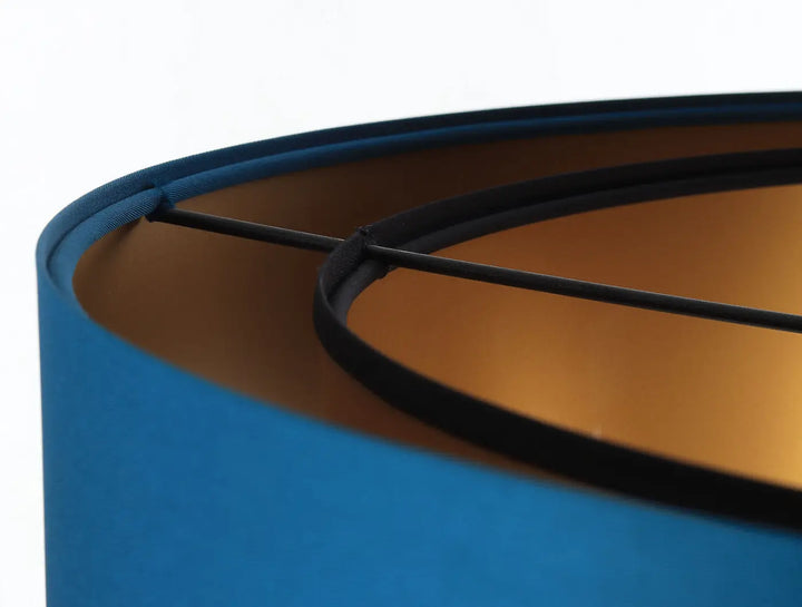 Suspension luminaire duo turquoise avec abat-jour en velours bleu et intérieur doré avec anneaux noirs