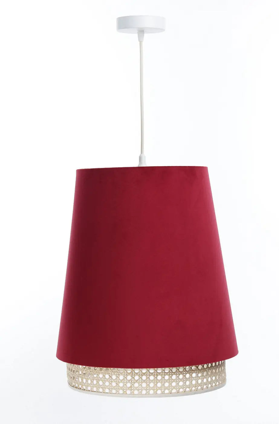 Suspension luminaire sensei rattan rouge velours avec base métallique tissée argentée et fixation plafond blanche