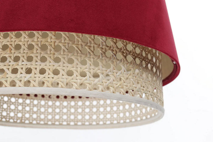 La suspension luminaire sensei rattan turquoise avec abat-jour en velours rouge intérieur en cannage beige et bord blanc