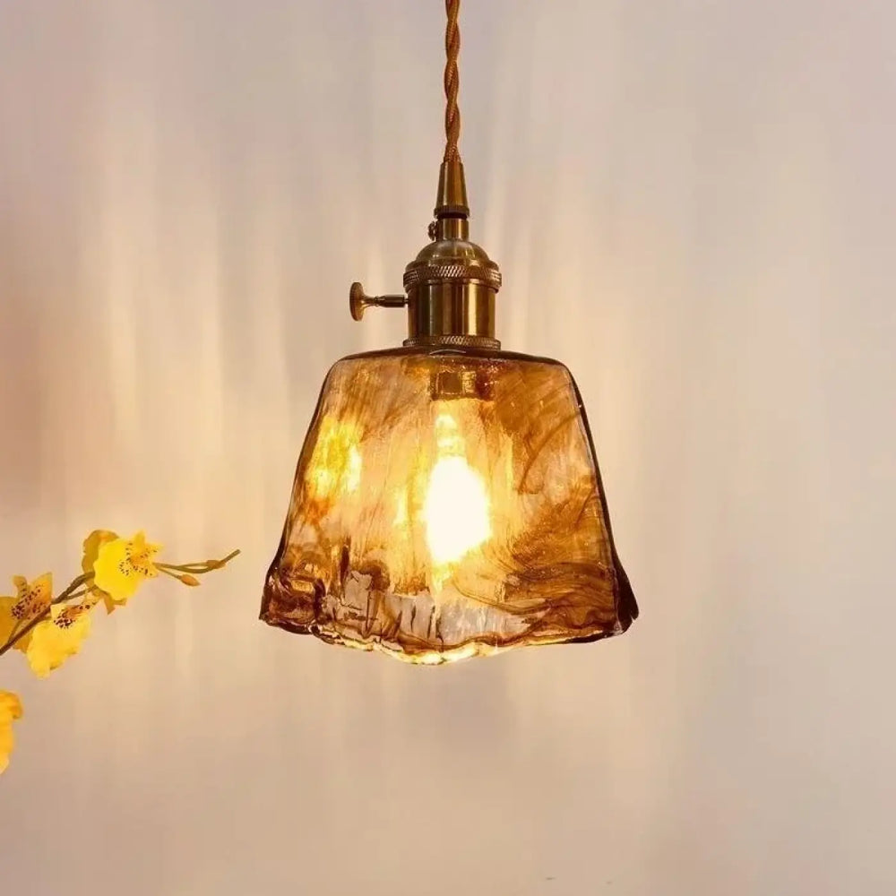 Suspension luminaire en verre ambré au design rétro chic