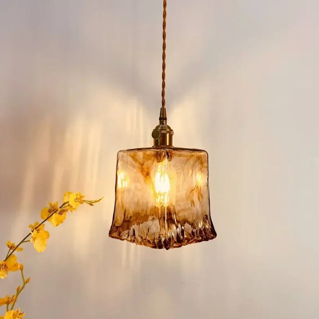 Suspension luminaire en verre ambré au design rétro chic