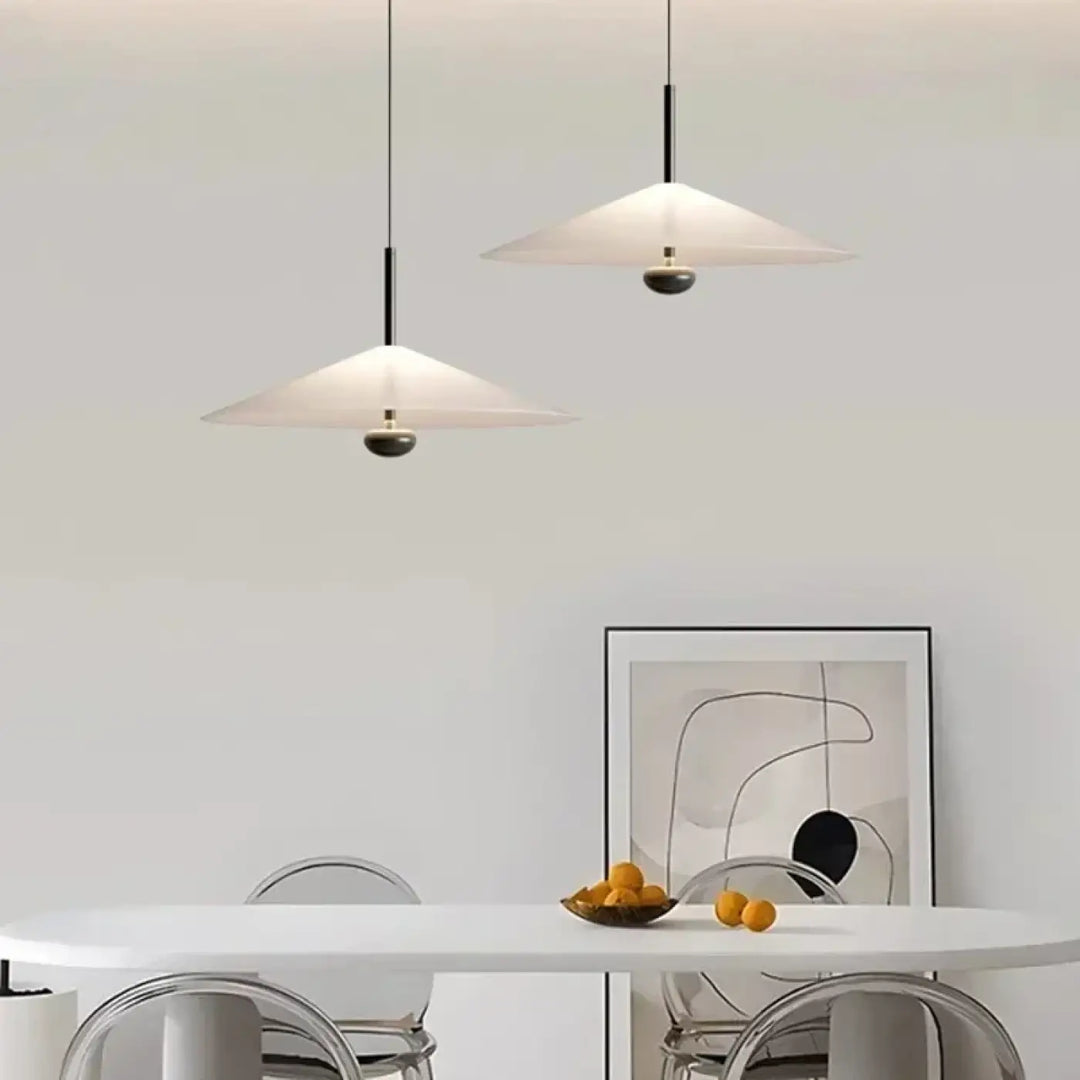 Suspension luminaire en verre blanc design épuré et moderne