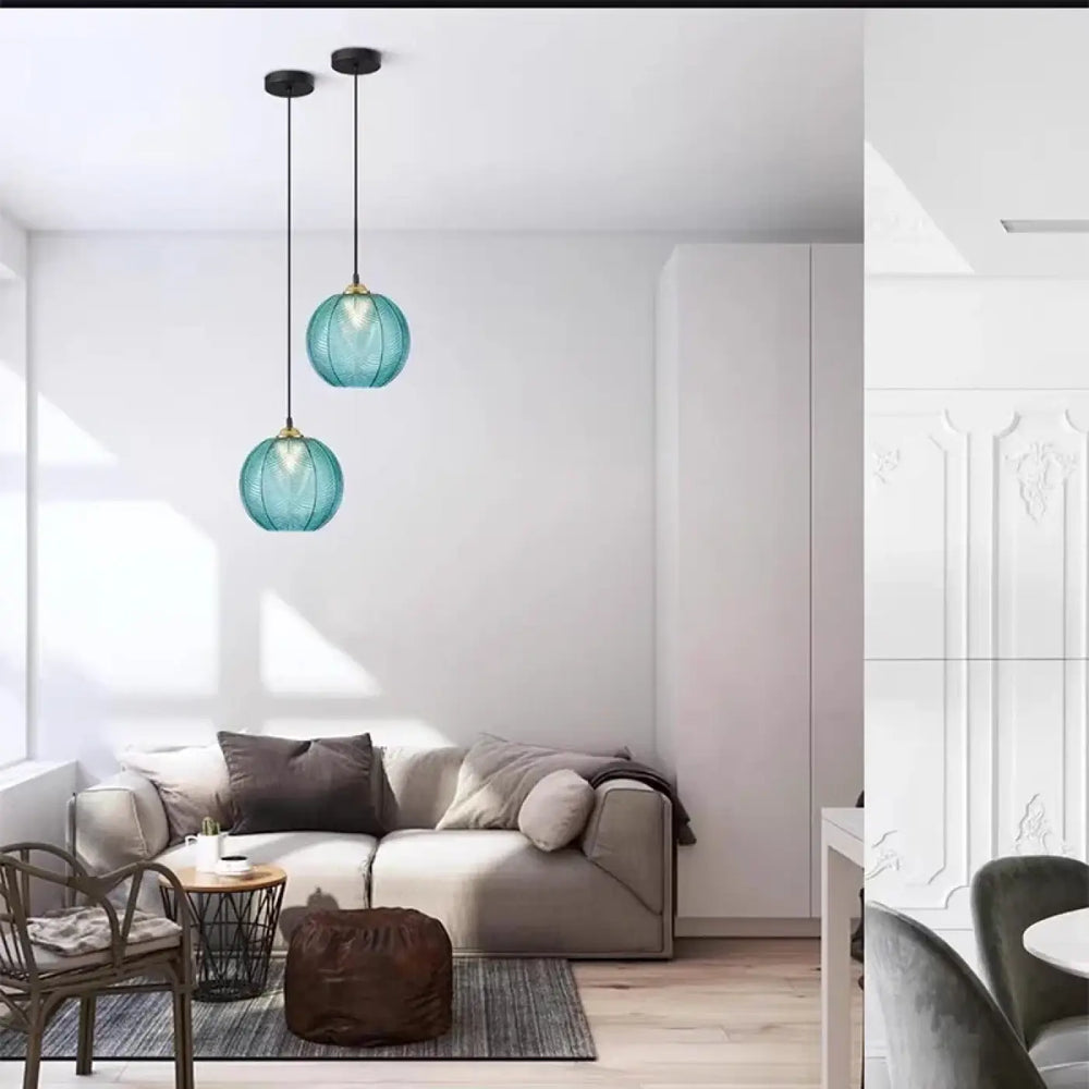 Suspension luminaire aqua avec deux suspensions en verre bleu texturé de design moderne en forme sphérique