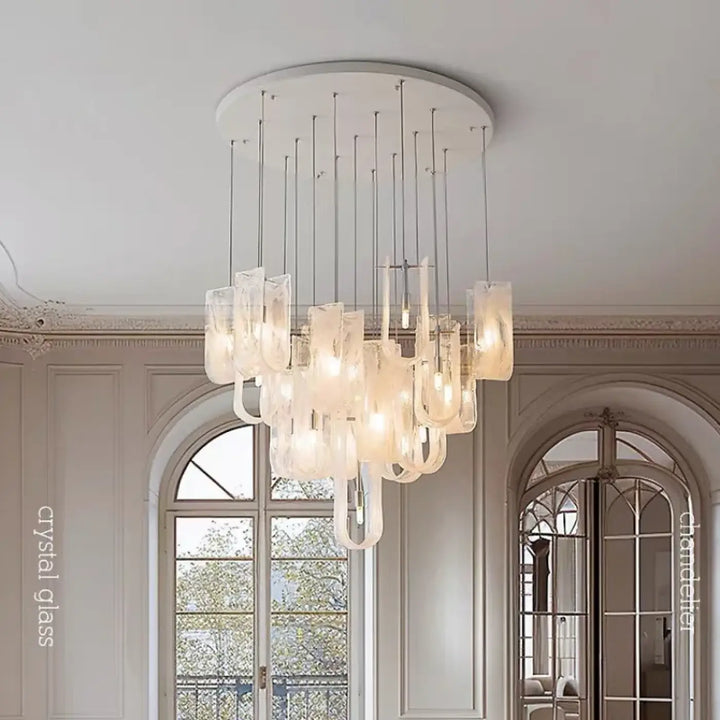 Suspension luminaire klassy en verre élégante translucide avec monture circulaire blanche et tiges métalliques fines