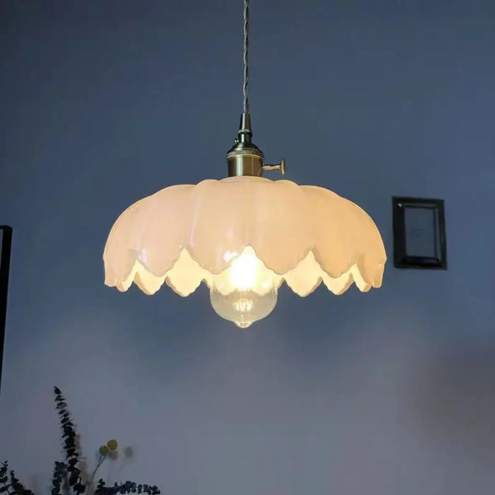 Suspension luminaire en verre motif floral au style élégant