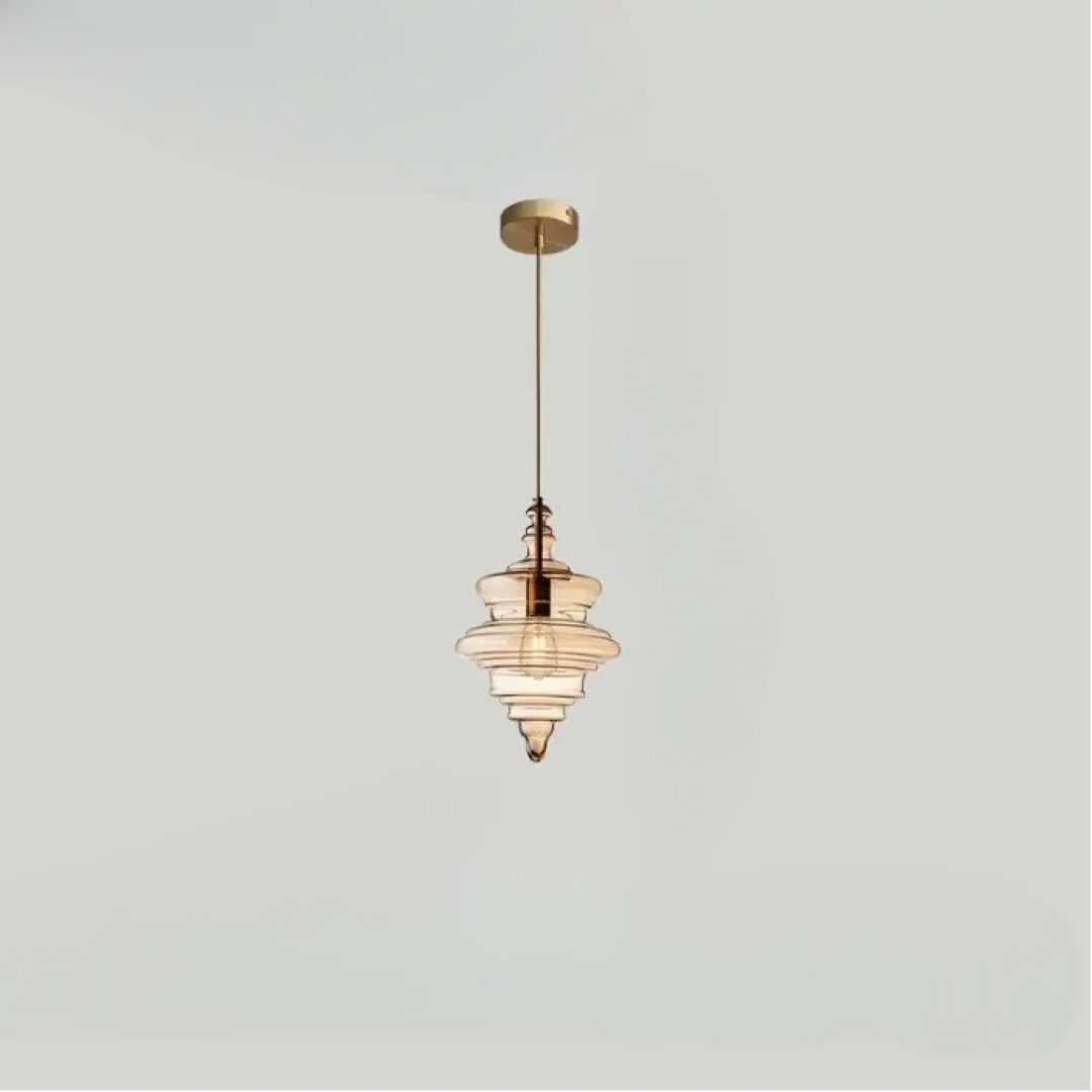 Suspension luminaire ondor avec cadre métal finition laiton et abat-jour verre ambré translucide en plusieurs niveaux
