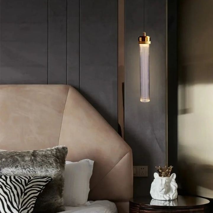 Suspension luminaire vibris cylindrique avec accents dorés et corps en verre translucide élégant et moderne