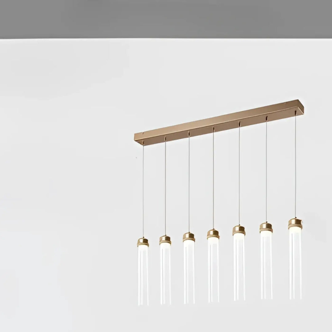 Suspension luminaire modern minimaliste avec six tubes en verre clair suspendus à une barre en bois et caches en laiton brossé