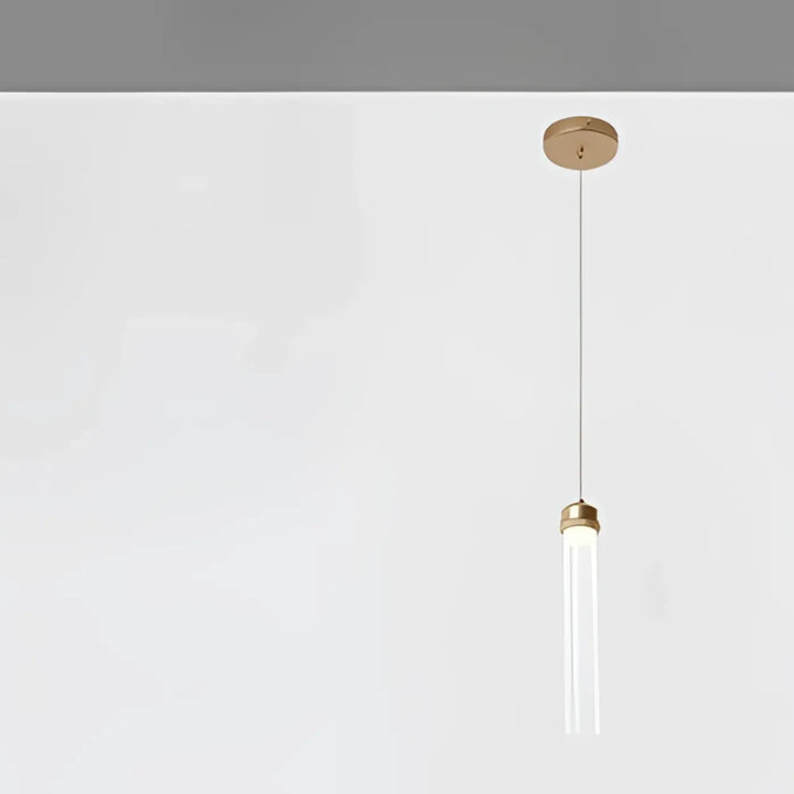 Suspension luminaire vibis minimaliste avec structure métal doré et tubes en verre transparent