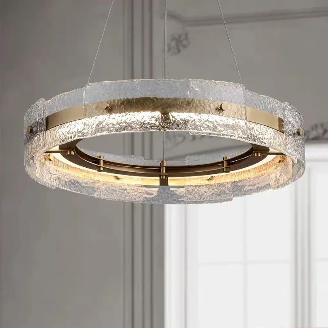 Suspension luminaire aurevia avec anneau en verre dépoli texturé et accents en métal doré pour un style luxueux