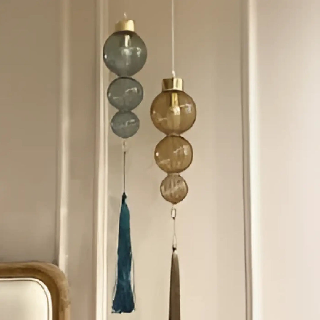 Suspension luminaire medina en verre teinté avec accents métalliques et pampilles style chinois