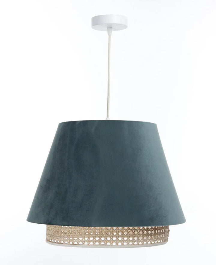 Suspension luminaire vert en velours teal avec bande en rotin tressé pour un luminaire vert élégant