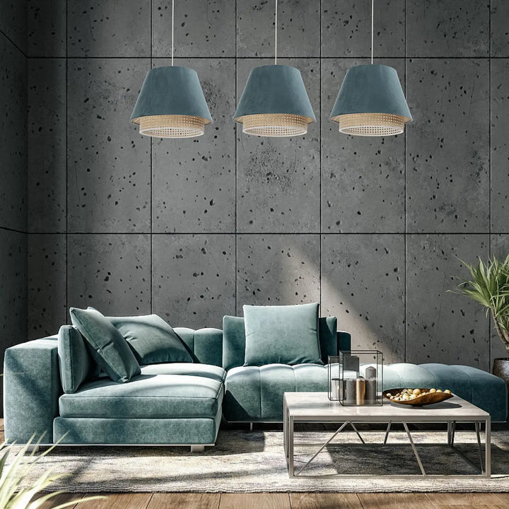 Suspension luminaire vert sensei rattan avec canapé sectionnel en velours teal, coussins moelleux et design moderne angulaire