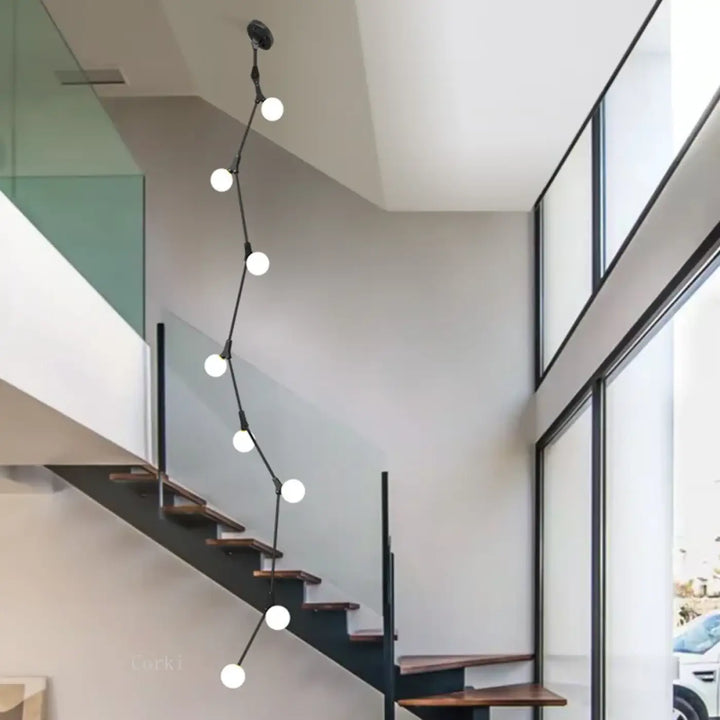 Suspension luminaire verticale en boules opales et laiton