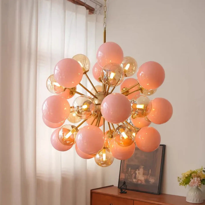 Suspension luminaire sam bia avec structure métallique dorée et globes en verre rose et ambre luminaire vintage