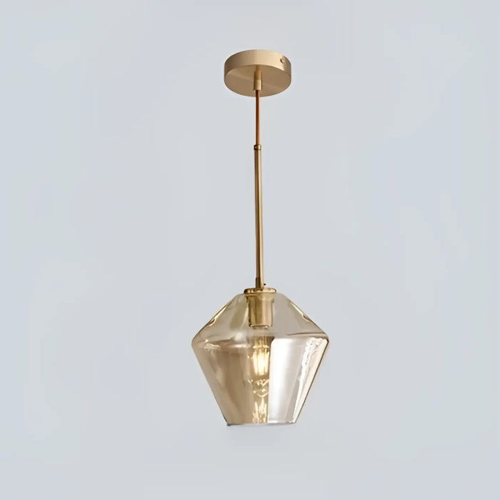 Suspension luminaire glazia en métal doré avec abat-jour en verre transparent facetté diffusant une lumière chaude