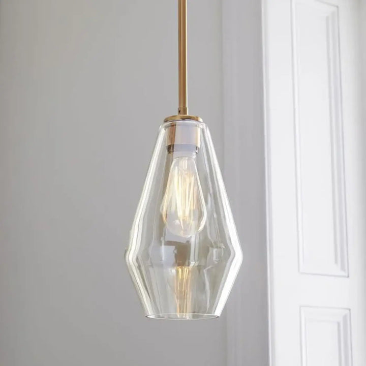 Suspension luminaire glazia en verre transparent facetté avec tige en métal doré et ampoule à filament apparent