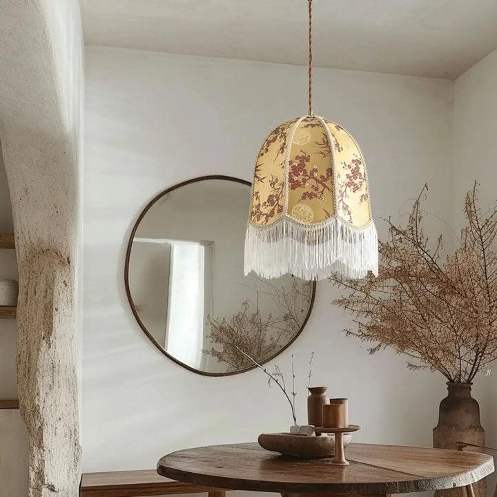 Suspension luminaire vintage floral avec des franges élégantes