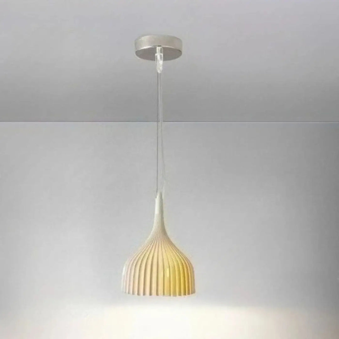 Suspension luminaire aurys avec verre nervuré chaud et monture métallique moderne pour éclairage vintage