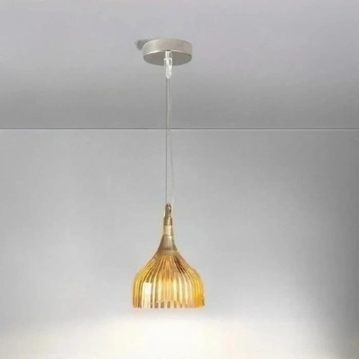 Suspension luminaire aurys en verre nervuré doré avec support de plafond métallique élégant style vintage