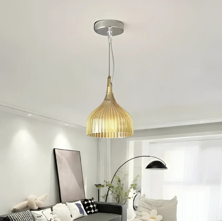 Suspension luminaire aurys en verre nervuré doré avec fixation plafond métallique élégante suspension luminaire vintage