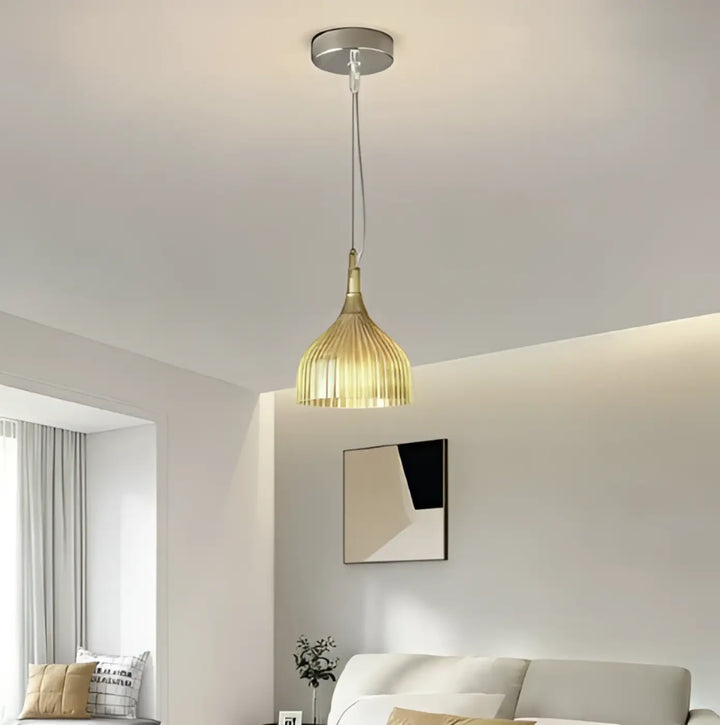 Suspension luminaire aurys avec verre nervuré doré et monture argentée moderne pour éclairage intérieur vintage