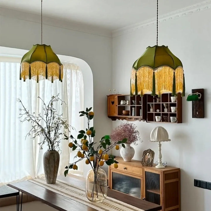 Suspension luminaire au style vintage vert avec franges dorées