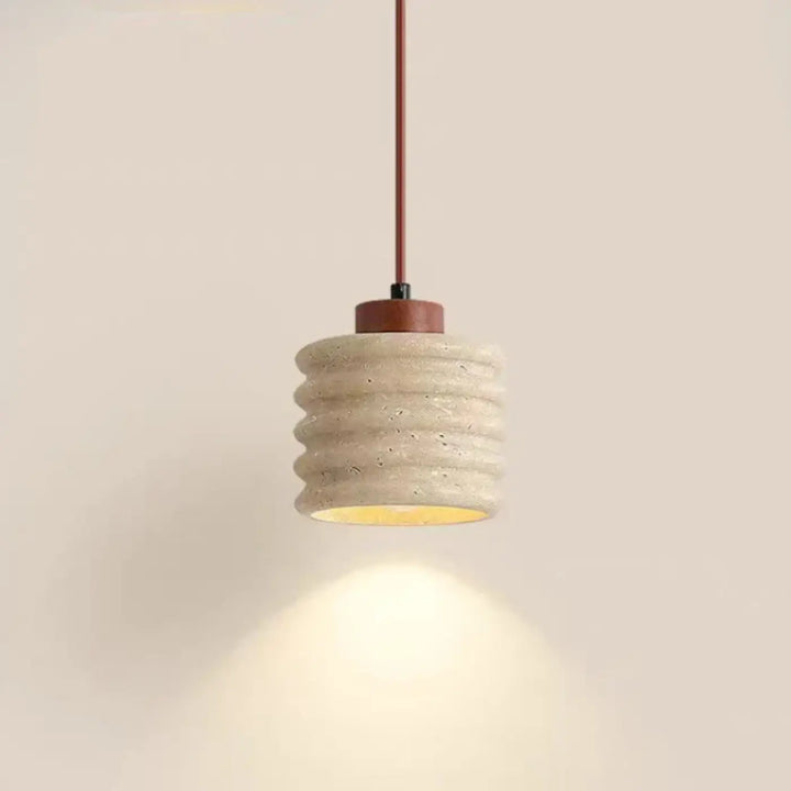 Suspension luminaire ariana en béton beige texturé avec design côtelé et bois chaleureux suspension minimaliste beige devient rapidement un choix élégant