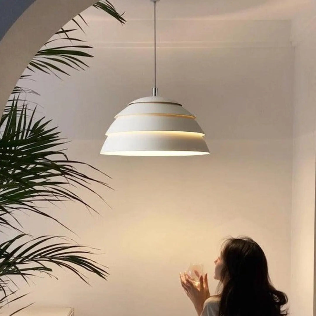 Suspension Minimaliste A Lamelles Superposées