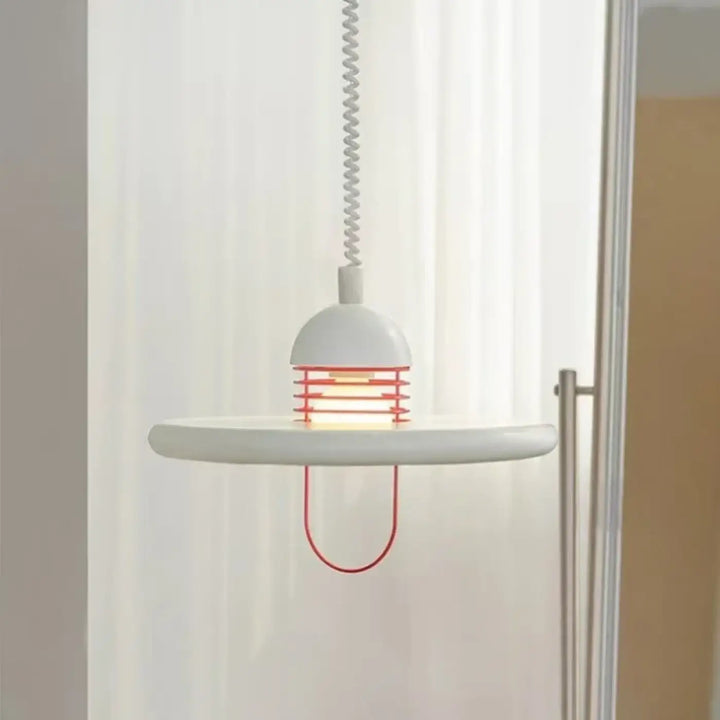 Suspension moderne blanche et rouge en forme de disque épurée