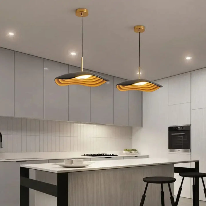 Suspension moderne design ondulé cuisine îlot

