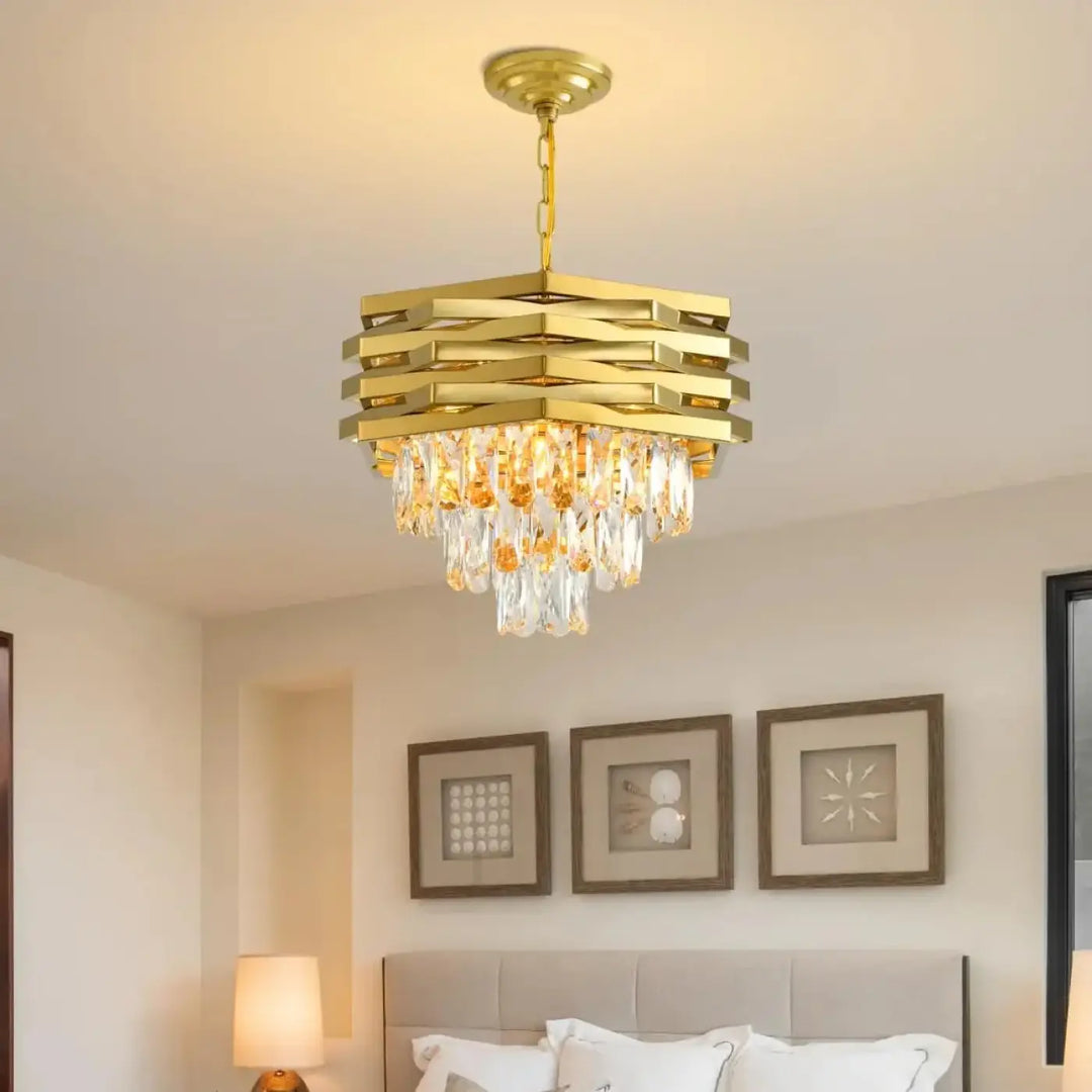 Suspension moderne dorée avec cristaux style luxe chic
